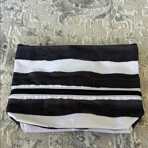 Thirty-One expandable zipper pouch